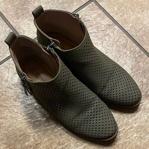 Perforated Khaki Green Size 7 Booties Collegiate Office Academia Casual